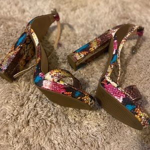 Color snake print block heel 🥰 never worn outside! Get summer ready !